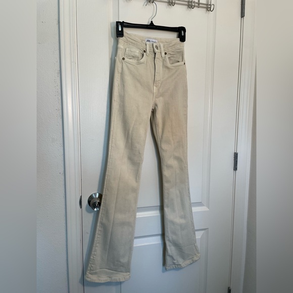 Zara Women's Cream High Waist Bootcut Jeans - Picture 2 of 4